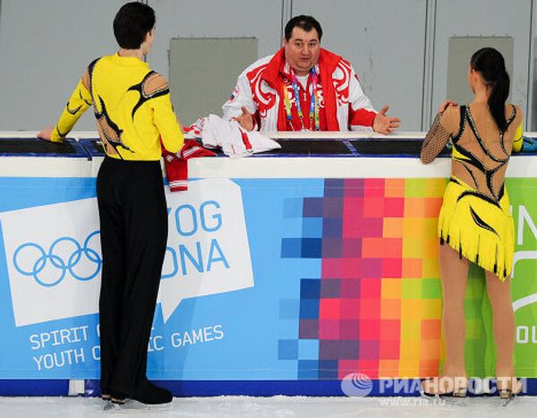 Тренировка российских фигуристов перед началом первой Зимней Юношеской Олимпиады