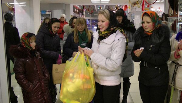 Студенты наколядовали 20 мешков подарков для детей-сирот за полчаса