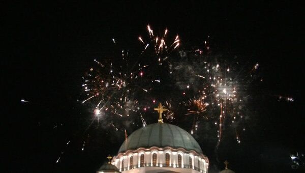 Тысячи жителей Белграда устроили салют в честь Старого Нового года 