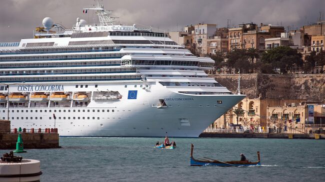 Круизный лайнер Costa Concordia. Архивное фото