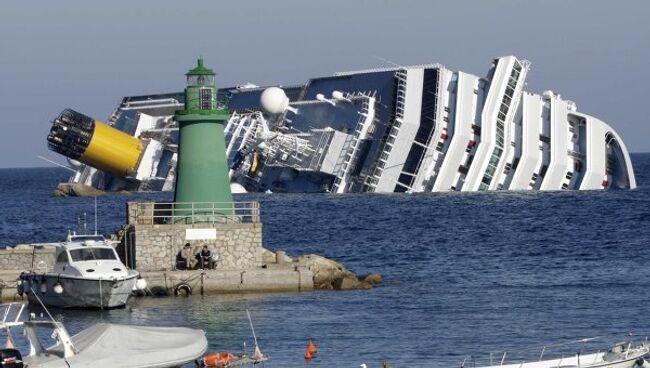 Затонувший у берегов Италии лайнер Costa Concordia 