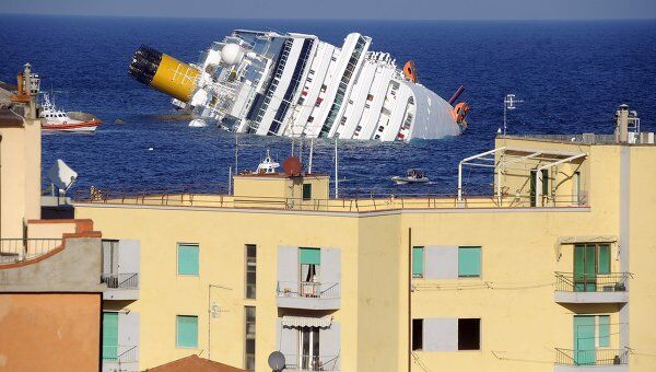Затонувший у берегов Италии лайнер Costa Concordia
