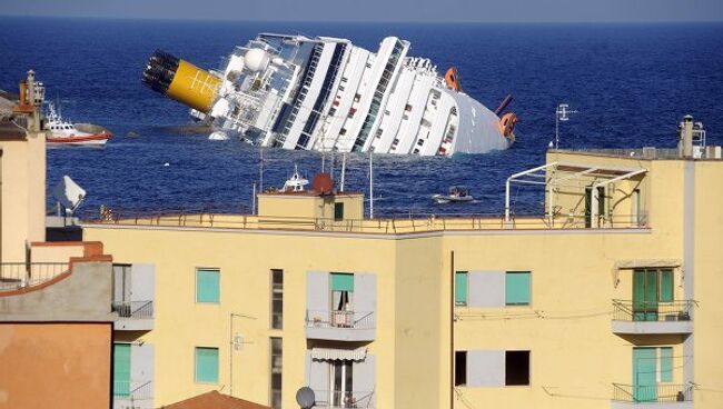 Затонувший у берегов Италии лайнер Costa Concordia