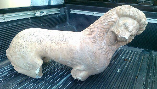 Греческая полиция конфисковала у черных археологов ценное античное изваяние льва