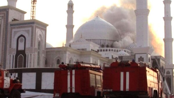 Пожар в крупнейшей мечети Центральной Азии. Видео с места ЧП
