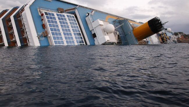 Затонувший у берегов Италии лайнер Costa Concordia