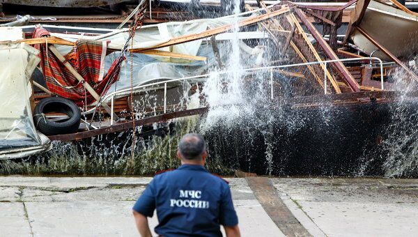 СК прекратил расследование дела о столкновении катера и баржи в Москве
