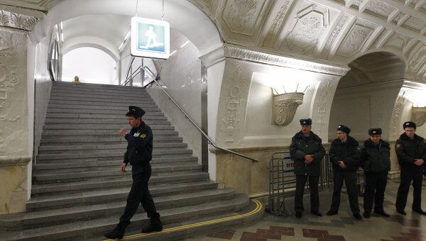 Сотрудники полиции в метро. Архив