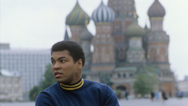 Легендарный американский боксёр Мохаммед Али (Кассиус Маркеллус Клэй) в Москве. Архивное фото