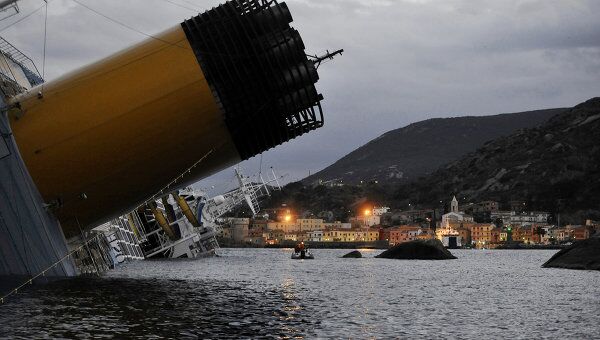 До семи человек возросло число погибших на лайнере Costa Concordia