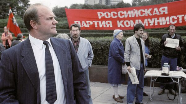 Председатель ЦИК КП РФ Геннадий Зюганов у Дома Советов РФ Председатель ЦИК КП РФ Геннадий Зюганов у Дома Советов РФ