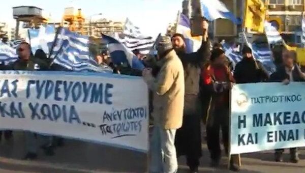Разгневанные граждане митинговали у здания парламента в Афинах