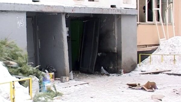 Последствия взрыва у подъезда дома в Саранске. Видео с места ЧП