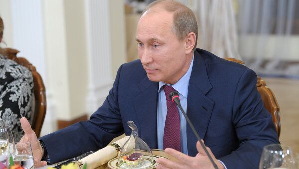 Премьер-министр РФ В.Путин встретился с руководителями СМИ