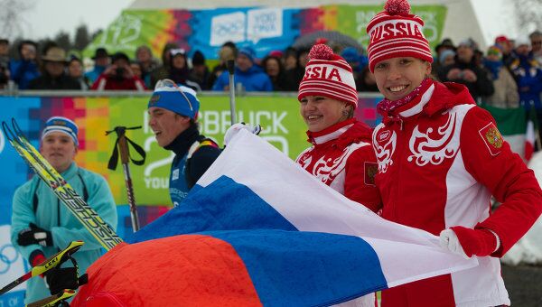 Российские биатлонисты Алексей Кузнецов, Иван Галушкин, Наталья Гербулова и Ульяна Кайшева финишировали вторыми в смешанной эстафете, но позже были дисквалифицированы на Первых зимних юношеских Олимпийских играх