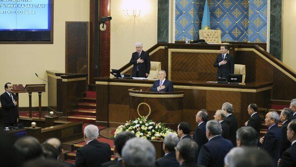 Президент Казахстана Нурсултан Назарбаев во время заседания первой сессии парламента нового созыва в Астане