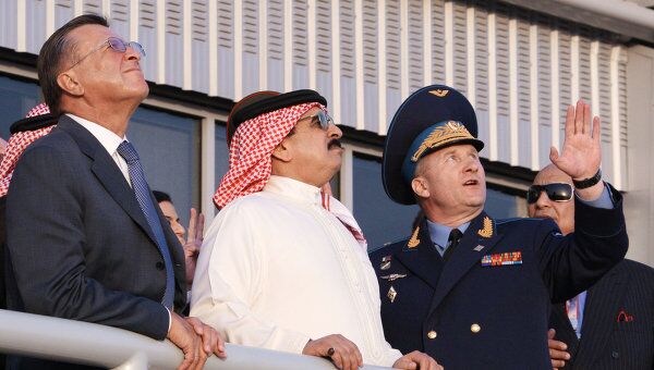 Виктор Зубков и король Бахрейна Хамад бен Иса Аль Халифа на авиакосмической выставке. Архивное фото