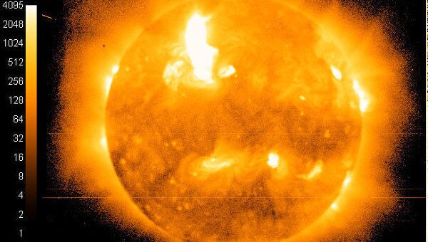 Изображение Солнца в рентгеновском диапазоне со спутника GOES-15 в момент вспышки 19 октября 2011 года