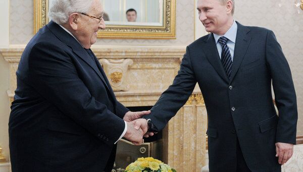 Встреча премьер-министра РФ Владимира Путина встретился с бывшим госсекретарем США Генри Киссинджером
