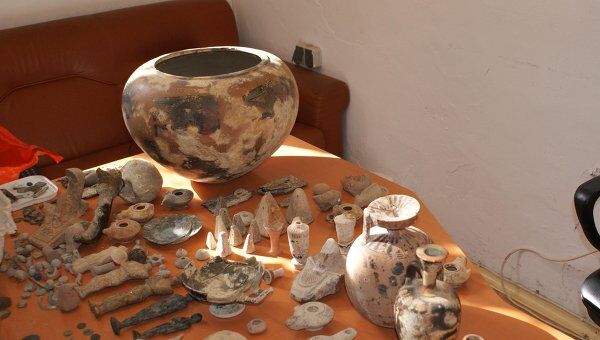 Греческая полиция конфисковала у черных археологов античную коллекцию