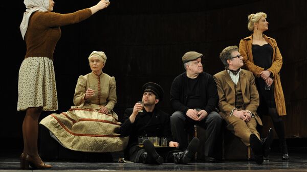 Сцена из спектакля Таланты и поклонники в Театре имени В.Маяковского