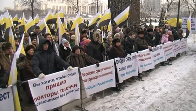 Около 800 человек вышли на митинг напротив Белого дома
