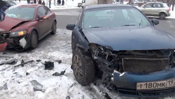 Два автомобиля не поделили перекресток на северо-востоке Москвы
