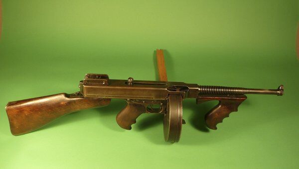 Пистолет-пулемет Томпсона, предположительно принадлежавший знаменитым американским гангстерам Бонни и Клайду