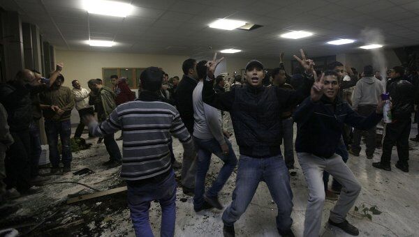 Вооруженные демонстранты атаковали штаб-квартиру ПНС в Бенгази