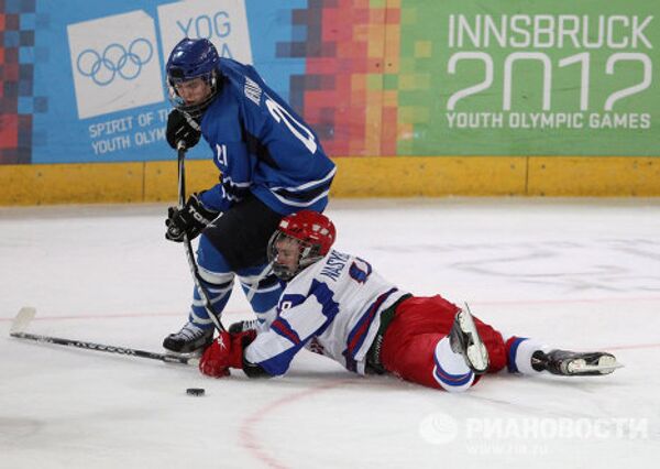 Игровой момент матча Россия - Финляндия