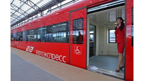 Электропоезд, который следует по маршруту Савеловский вокзал – Шереметьево
