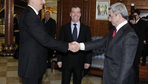 Д.Медведев, С.Саргсян и И.Алиев. Архивное фото