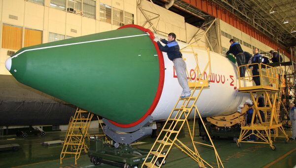 Подготовка к запуску транспортного корабля Прогресс М-14М. Архив