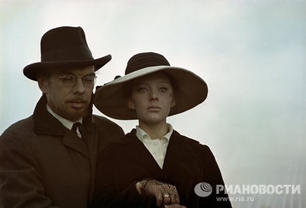 Алексей Баталов и Людмила Савельева в кинофильме Бег Алексей Баталов и Людмила Савельева в кинофильме Бег