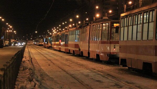 Обрыв контактной сети привел к часовому простою трамваев в Петербурге 