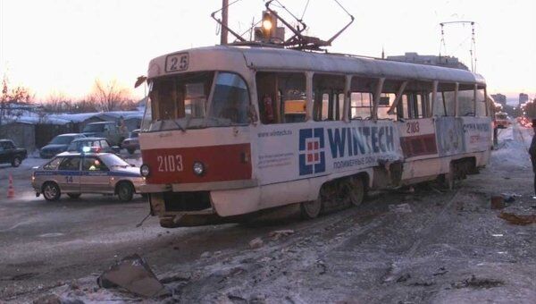Грузовик протаранил трамвай в Самаре. Видео с места ДТП