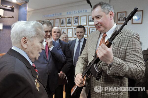 Дмитрий Рогозин провел совещание по стрелковому оружию на заводе Ижмаш