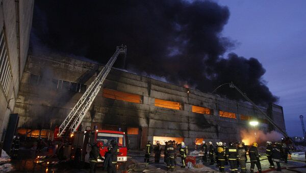 Пожар на территории предприятиия Знамя Труда в Петербурге