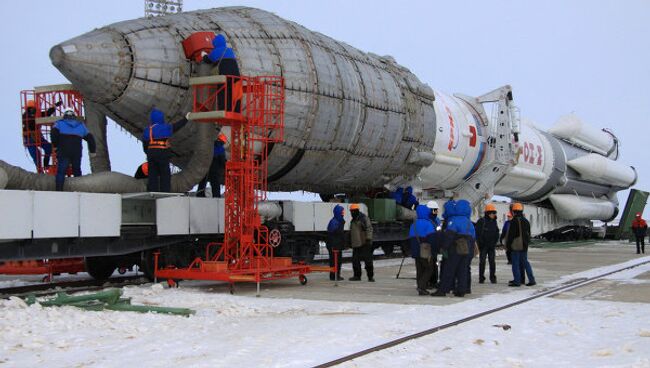 Подготовка к пуску ракеты Протон-М со спутником SES-4 (NSS-14)