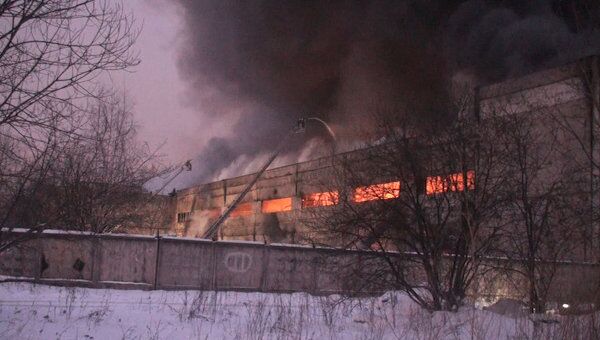 Пожар на предприятии в Петербурге тушили пять часов. Видео с места ЧП