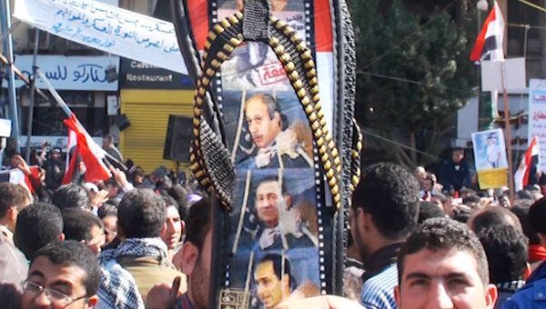 Шлепанцы с портретом Мубарака стали символом годовщины революции   