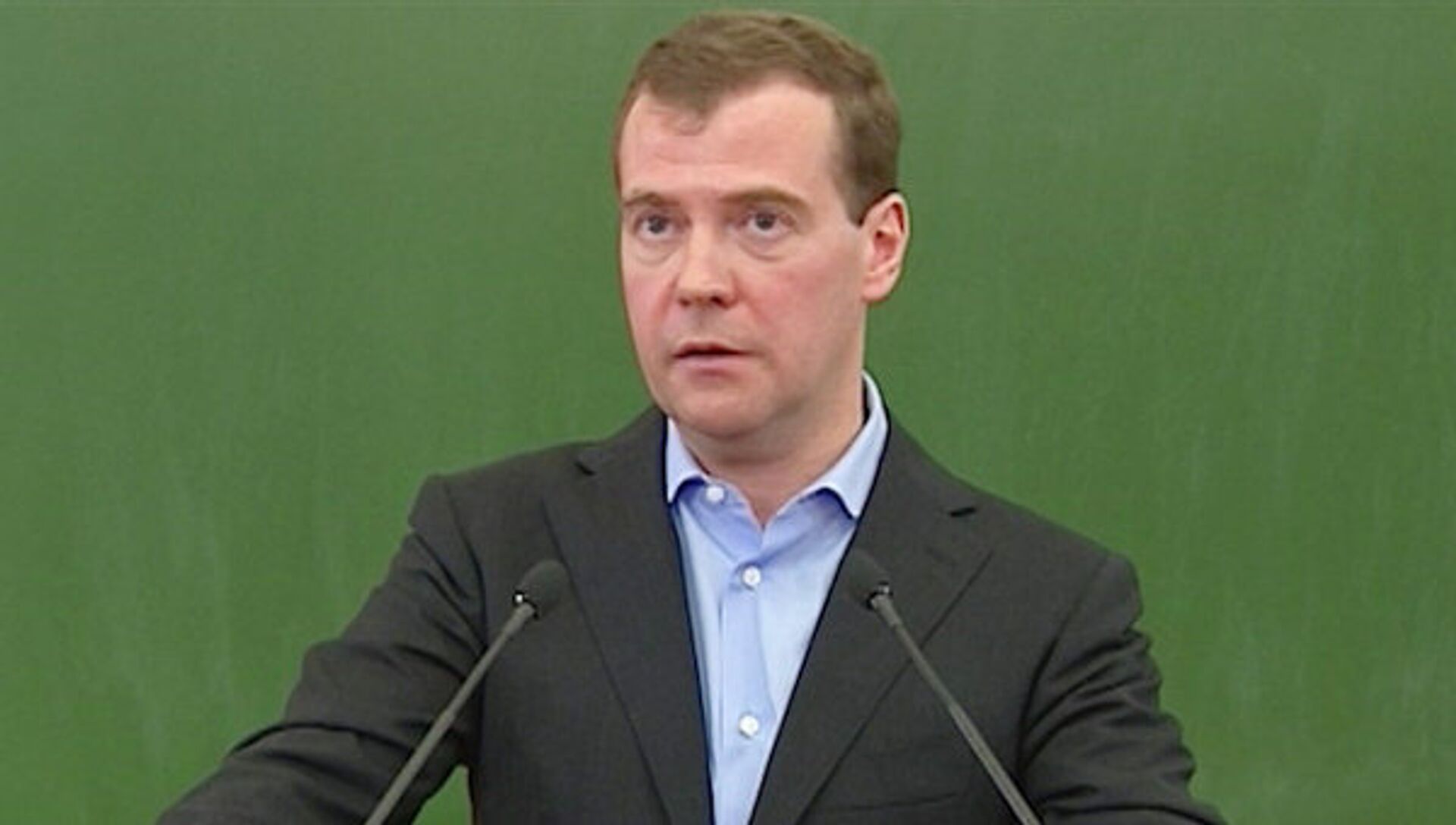 Переговоры медведева. Медведев на встрече со студентами МГУ.