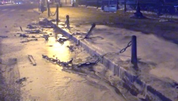 В центре Москвы эвакуировали Mercedes, который перевернулся и загорелся
