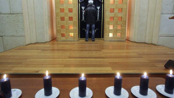 Церемония зажжения свечей в память жертв Холокоста. Архив