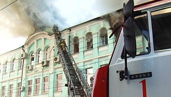 Жилой дом загорелся в историческом центре Самары. Видео с места ЧП