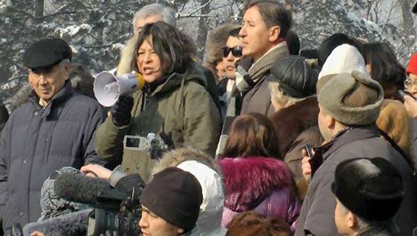 Около тысячи сторонников оппозиции вышли на митинг в Алма-Ате