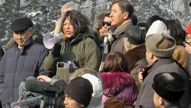 Около тысячи сторонников оппозиции вышли на митинг в Алма-Ате