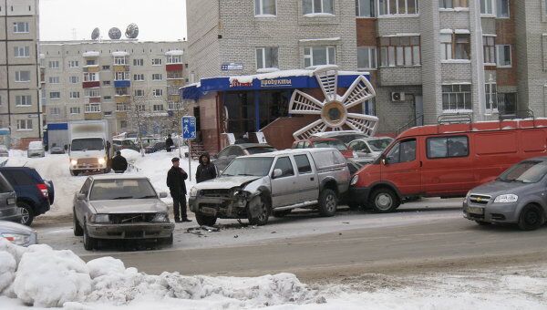 Пять автомобилей не смогли разъехаться в Сургуте