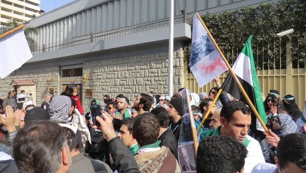 Сирийская диаспора устроила пикет у посольства РФ в Каире