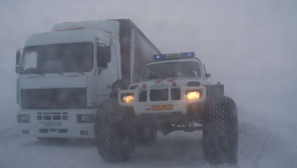 Почти 90 грузовиков стоят в пробке на трассе Волгоград-Саратов